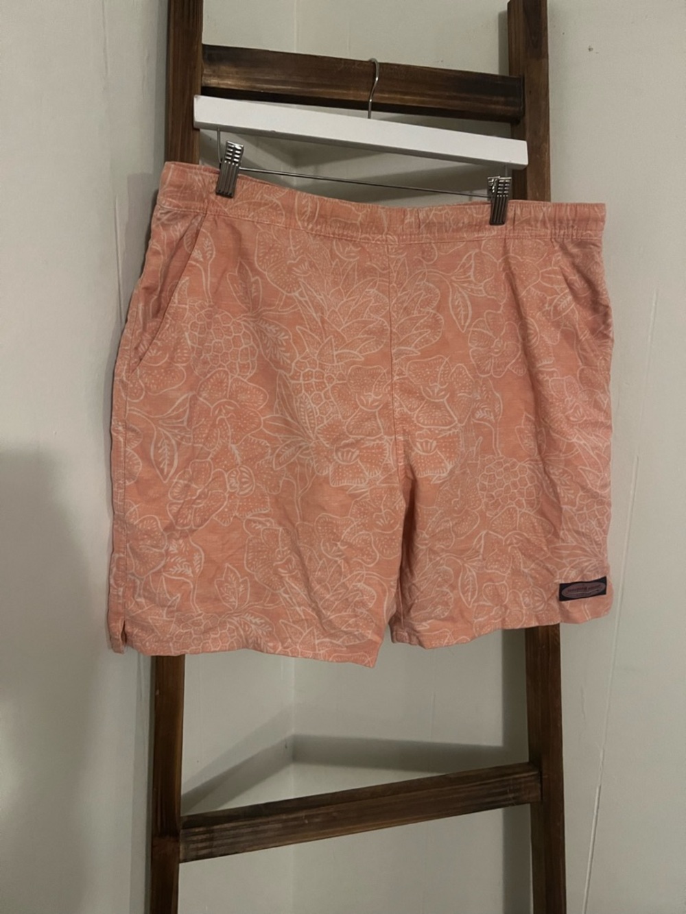Men’s Vineyard Vines Board Shorts Light Coral Floral Embroidered Shorts Size M